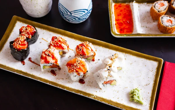 Sushi Combinado California Nigiri Variado Primer Plano Cocina Japonesa —  Fotos de Stock