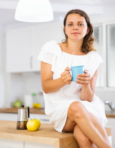 Cheerful Woman Drinking Fresh Coffee Kitchen Home Woman Sitting Table — Stock Photo, Image
