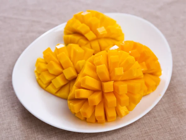 Juicy Pieces Fresh Diced Mango Served Plate — Stock Photo, Image