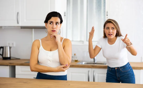 Upset Young Hispanic Woman Standing Home Kitchen Displeased Sister Reprimanding — Stock Photo, Image