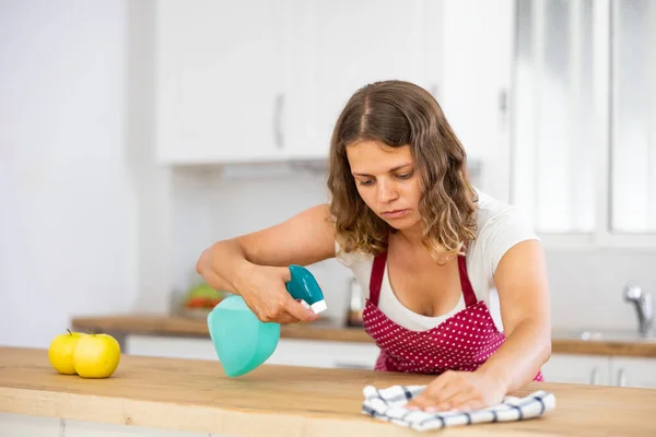 Focused Woman Wearing Apron Cleaning Countertop Kitchen Rag Detergent —  Fotos de Stock