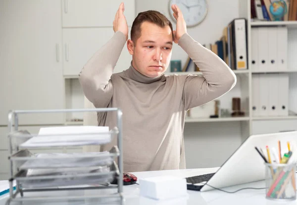 Disappointed Caucasian Man Sitting Table Office Making Helpless Gesture Portrait — Stockfoto