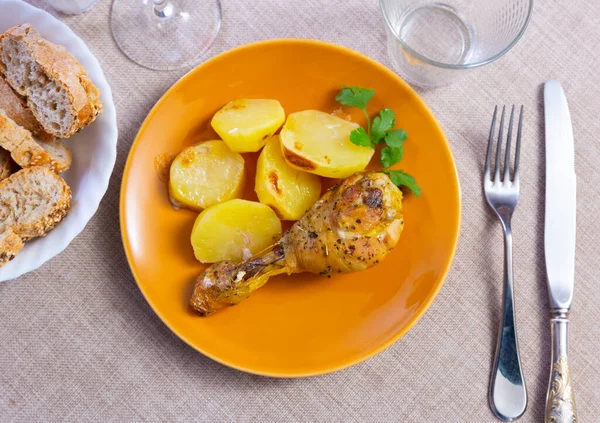 Homemade Fried Chicken Legs Garnish Boiled Potato — Stock Photo, Image