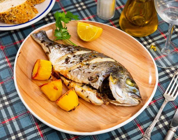 Appetizing Grilled Dorada Fish Served Baked Potatoes Lemon Slice Fresh — Stock Photo, Image