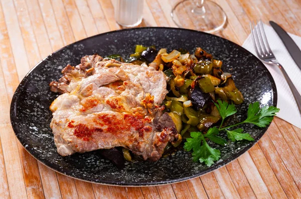 Delicious Roasted Pork Chop Served Stewed Vegetables — Stock Photo, Image