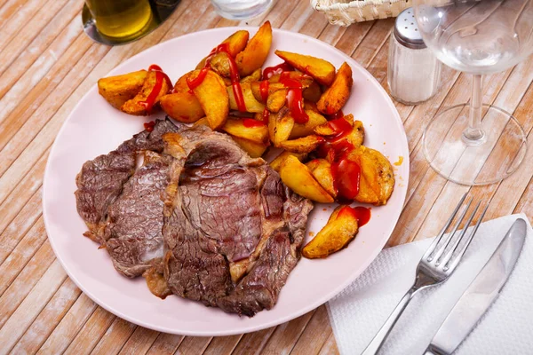 Tasty Homemade Baked Beef Fillet Served Fried Potato Wedges Ketchup — Stock Photo, Image