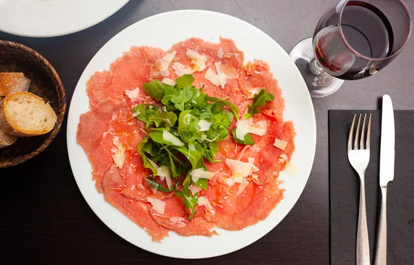 Raw Beef Meat Carpaccio Served Plate Topped Pieces Cheese Arugula — Stock Photo, Image