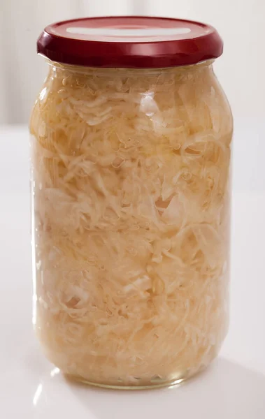Σπιτικό Ξινολάχανο Κλειστό Γυάλινο Βάζο Συντήρησης Ζυμωμένο Τρόφιμο — Φωτογραφία Αρχείου