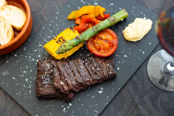 Portion Roasted Beef Steak Vegetables Sauce Served Black Board Red — ストック写真