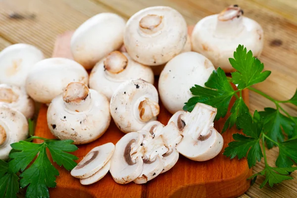 Raw White Champignons Mushrooms Wooden Surface Greens Kitchen — Stock Photo, Image