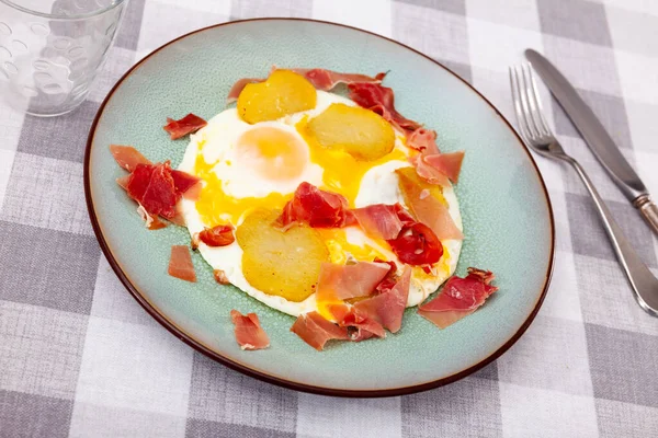 Appetizing Dish Scrambled Eggs Ham Slices Potatoes — Stock Photo, Image