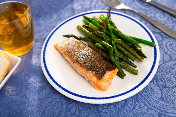 Traditional Spanish Food Portion Fried Salmon Fish Served Steamed Asparagus — Stock Photo, Image