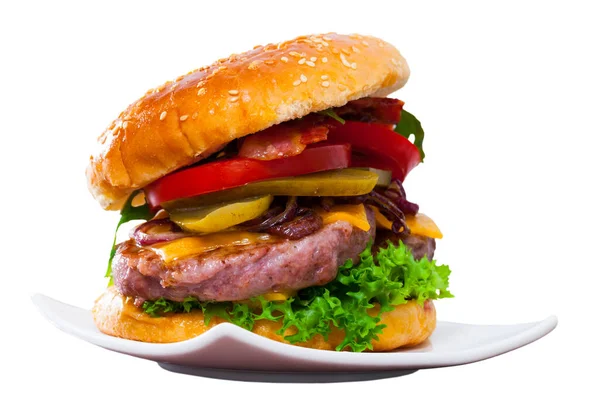Obrázek Dvojitého Hamburgeru Hovězím Masem Rajčaty Sýrem Okurkou Salátem Izolované — Stock fotografie