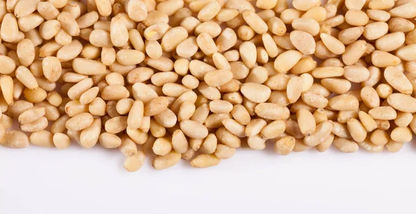Detailní Záběr Oloupaných Borovicových Ořechů Bílém Pozadí Koncept Zdravých Výživných — Stock fotografie