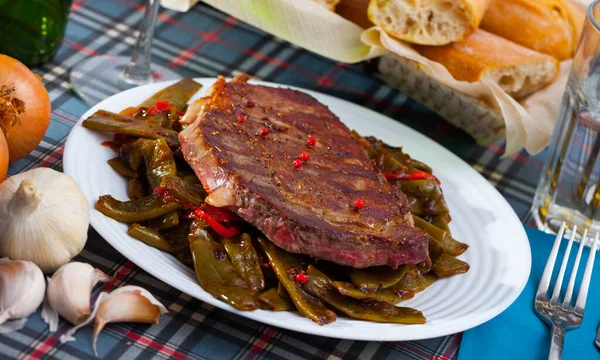 Spicy Well Done Roasted Veal Steak Served Braised Green Beans — Stock Photo, Image