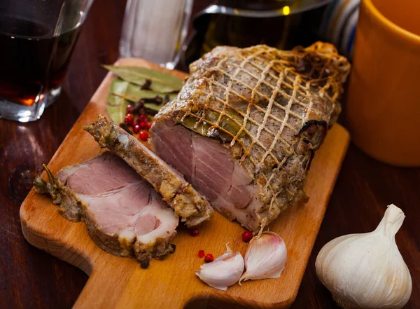 Boiled Pork Chopping Board Mixed Peppercorns Bay Leaf Cinnamon — Stock Photo, Image