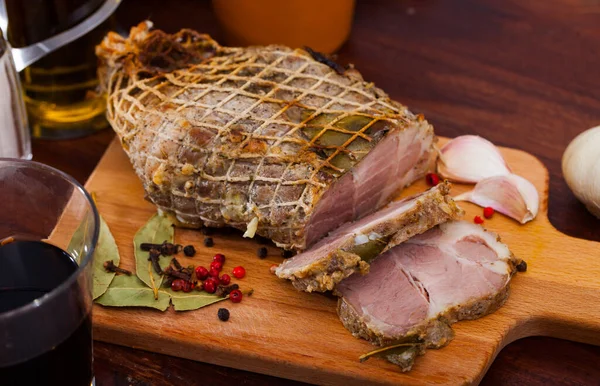 Boiled Pork Chopping Board Mixed Peppercorns Bay Leaf Cinnamon — Stock Photo, Image