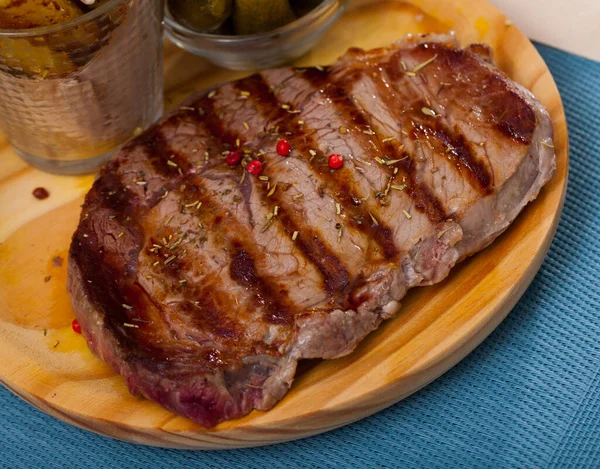 Delicious Fried Beef Steak Served Vegetable Garnish Roasted Potato Wedges — Stock Photo, Image