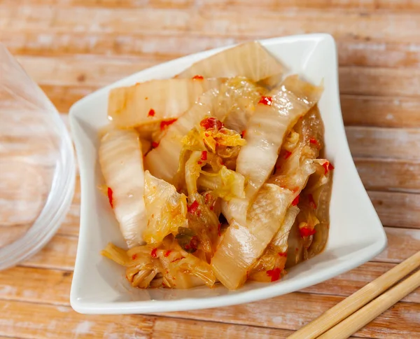 Pittige Gepekelde Napa Kool Kimchi Met Gehakte Habanero Salade Kom — Stockfoto