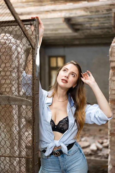 Photo Sensual Young European Woman Deserted Building Portrait Long Haired — 图库照片