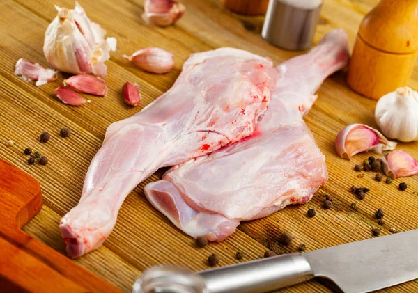 Preparazione Carne Cruda Capra Tagliere Legno — Foto Stock