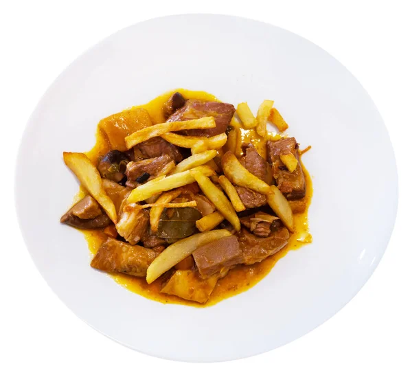 Appetitlich Geschmortes Rindfleisch Mit Pilzen Und Bratkartoffeln Auf Weißem Teller — Stockfoto