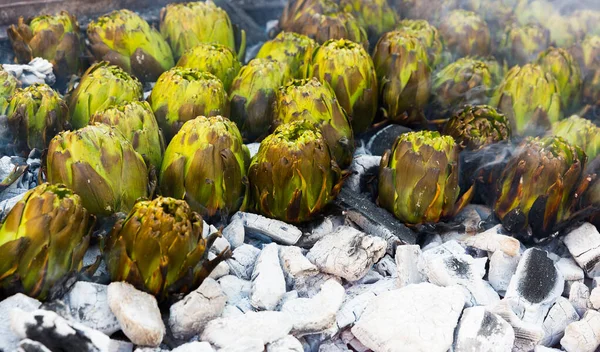 Closeup Artichokes Being Grilled Burning Charcoal Brazier — Stock Photo, Image