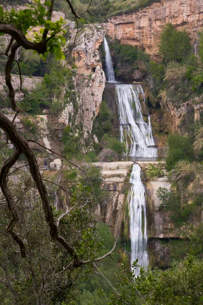 Malowniczy Krajobraz Skalny Sant Miquel Del Fai Kaskadami Wodnymi Wiosenny — Zdjęcie stockowe