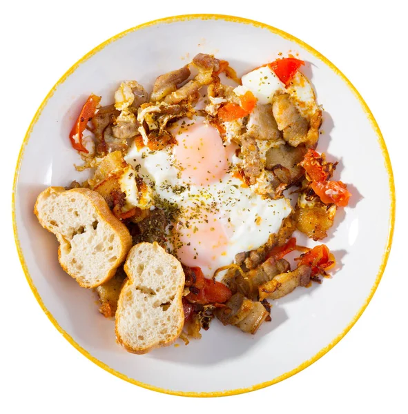 Serdeczne Śniadanie Jajecznica Muszkietem Warzywami Izolacja Białym Tle — Zdjęcie stockowe