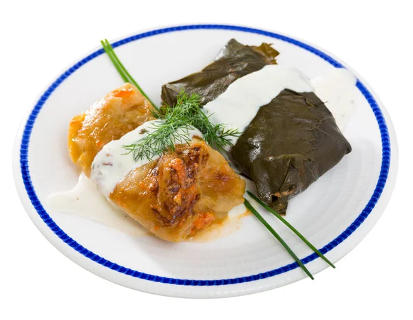 Традиционное Блюдо Восточной Европейской Кухни Фаршированная Капуста Долма Свежей Сметаной — стоковое фото