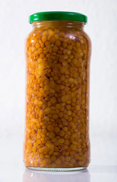 Borcan Sticlă Linte Gătită Suprafață Albă Produse Ecologice Pentru Alimentație — Fotografie, imagine de stoc