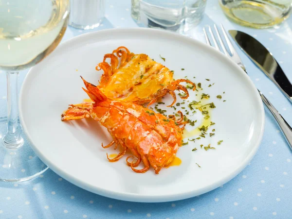 stock image Seafood appetizer. Cleaved roasted prawns seasoned with dried herbs and paprika..