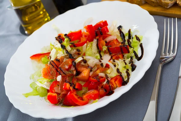 Salade Légumes Été Poivrons Rouges Laitue Oignons — Photo