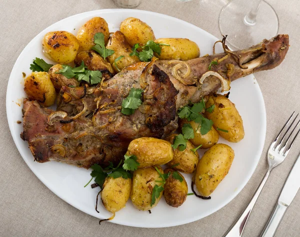 Delicious Lamb Shoulder Baked New Potatoes Onions Served White Plate — Stock Photo, Image