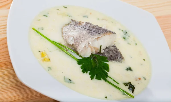 Appetitlich Dicke Cremige Suppe Mit Kabeljau Suppenteller Serviert — Stockfoto