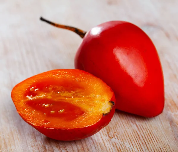 Exotisch Tropisch Tamarillo Fruit Houten Tafel Vitaminevruchten — Stockfoto