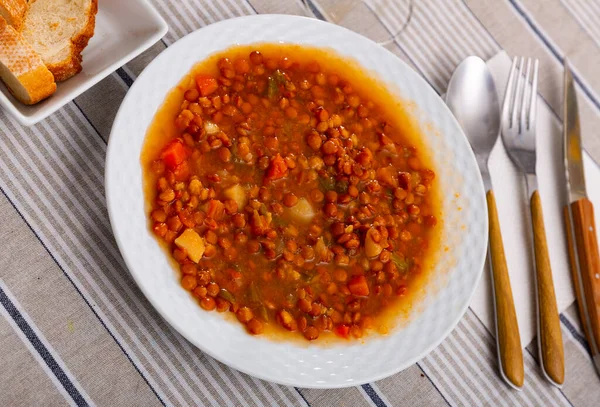 野菜と自家製ビーガンレンズ豆スープ トップビュー — ストック写真
