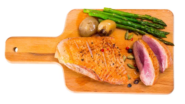 Kachní Prsa Zeleninou Zdravá Večeře Izolované Přes Bílé Pozadí — Stock fotografie