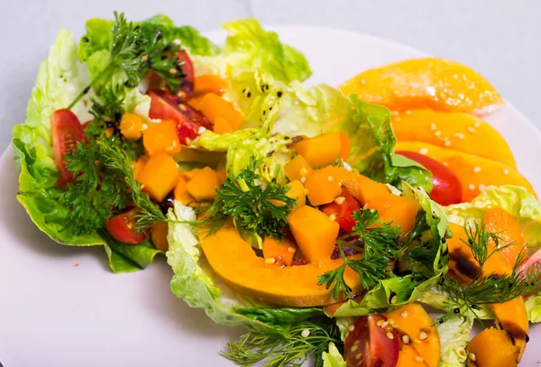 Baked Pumpkin Salad Put Plate Lettuce Pumpkin Cherry Tomatoes Sesame — Stock Photo, Image