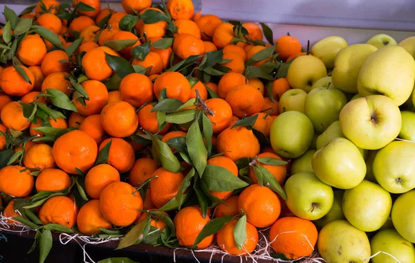 Picture Fresh Seasonal Fruits Counter Food Market People — Stock Photo, Image