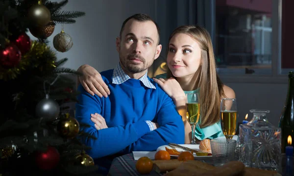 Wife Apologizing Her Offended Husband Quarrel Christmas Night — Stock Photo, Image