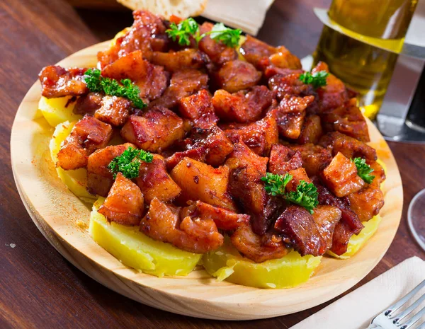 Morro Cerdo Gallega 西班牙菜 用欧芹和土豆烤鼻子和面颊猪 — 图库照片