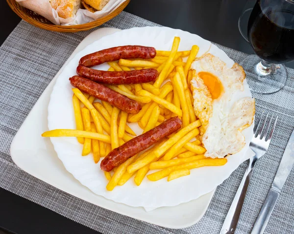 Service Plate Containing Grilled Sausages Fries Sunny Side Egg Necessary — Stock Photo, Image
