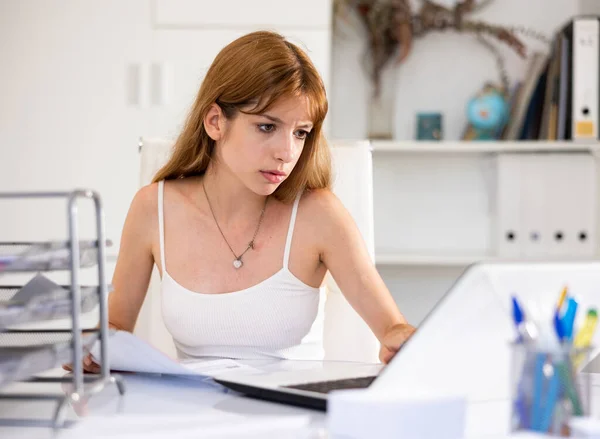 Angry Female Manager Experiencing Emotions Office — Stock Photo, Image
