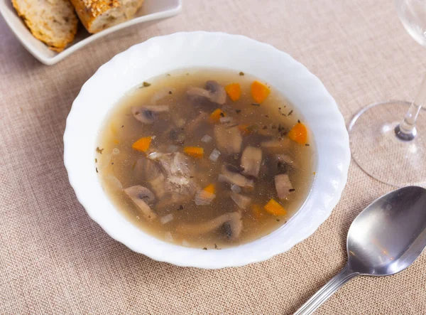 Sup Babi Dengan Jamur Dimasak Dengan Jelai Mutiara Wortel Dan — Stok Foto