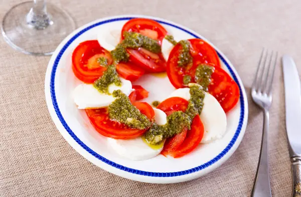 Service Plate Containing Appetizing Caprese Salad Made Tomato Mozzarella Balsamic — Stock Photo, Image