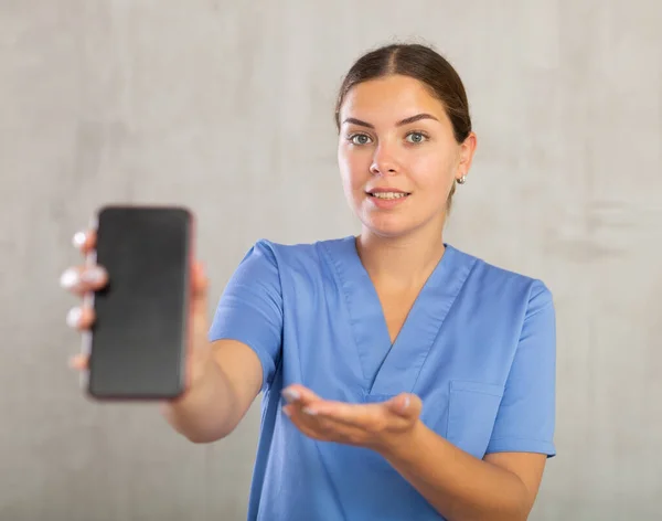 Female Nurse White Coat Extending Hand Phone Showing Screen Selective — Stock Photo, Image
