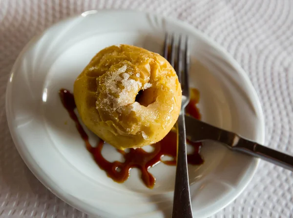 Sweet Whole Baked Apple Served White Plate Maple Syrup — Zdjęcie stockowe