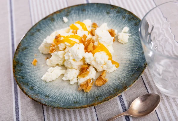 Portion Delicate Farm Cottage Cheese Honey Walnuts — Foto Stock