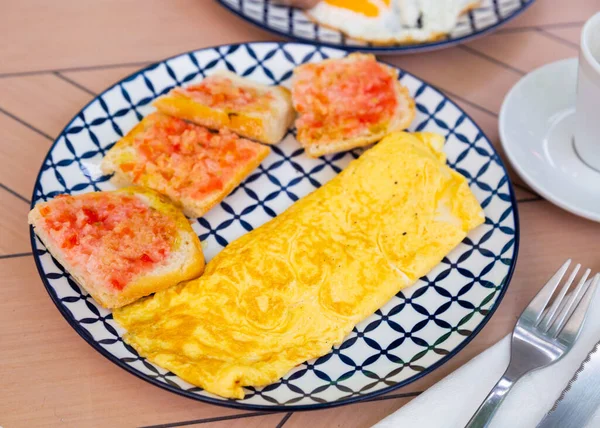 Appetizing Stuffed French Omelet Served Fresh Baguette Slices Dressed Sauce — Stock Photo, Image